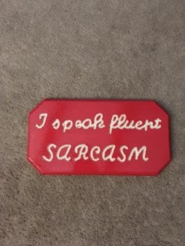 Red wooden plaque that says "I speak fluent SARCASM"